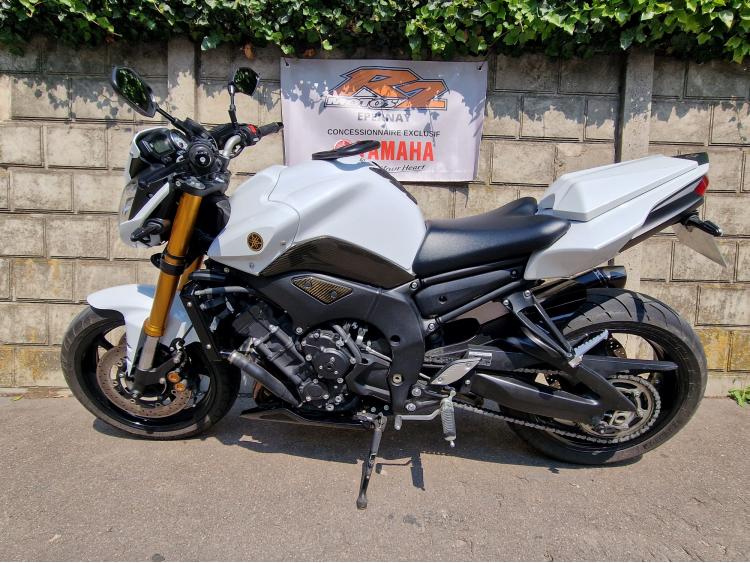 YAMAHA FZ8