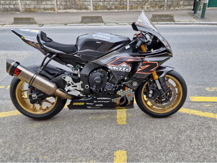 YAMAHA YZF 1000 R1 60TH