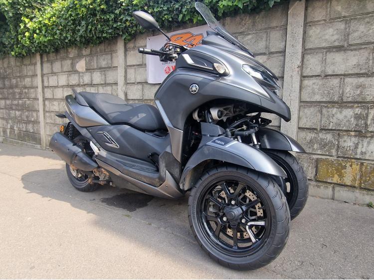 YAMAHA TRICITY 300